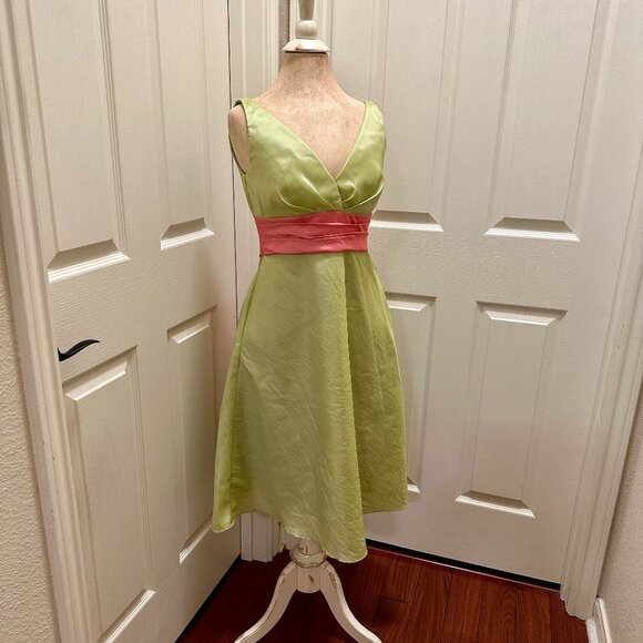 WTOO by Watters Cocktail Dress Size 4 Green A line Silhouette  With Pink Tie Bow - Picture 1 of 12